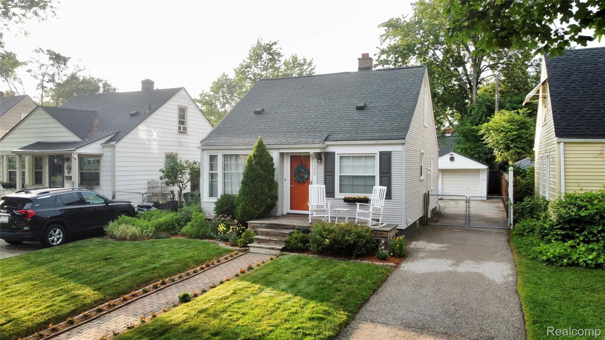 129 East Webster Road Royal Oak, MI 48073 - Photo 3 of 28 front right.jpeg