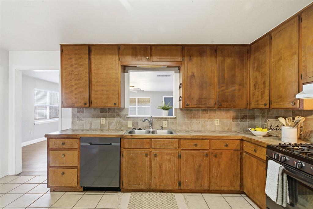 504 North Hall Street Hamilton, TX 76531 - Photo 11 of 31 a kitchen with a sink window and cabinets
