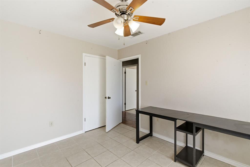 504 North Hall Street Hamilton, TX 76531 - Photo 22 of 31 a view of entryway with a chandelier fan