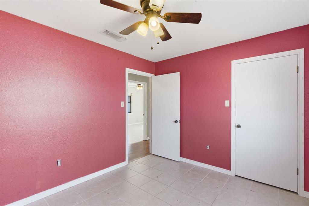 504 North Hall Street Hamilton, TX 76531 - Photo 27 of 31 an empty room with windows and fan