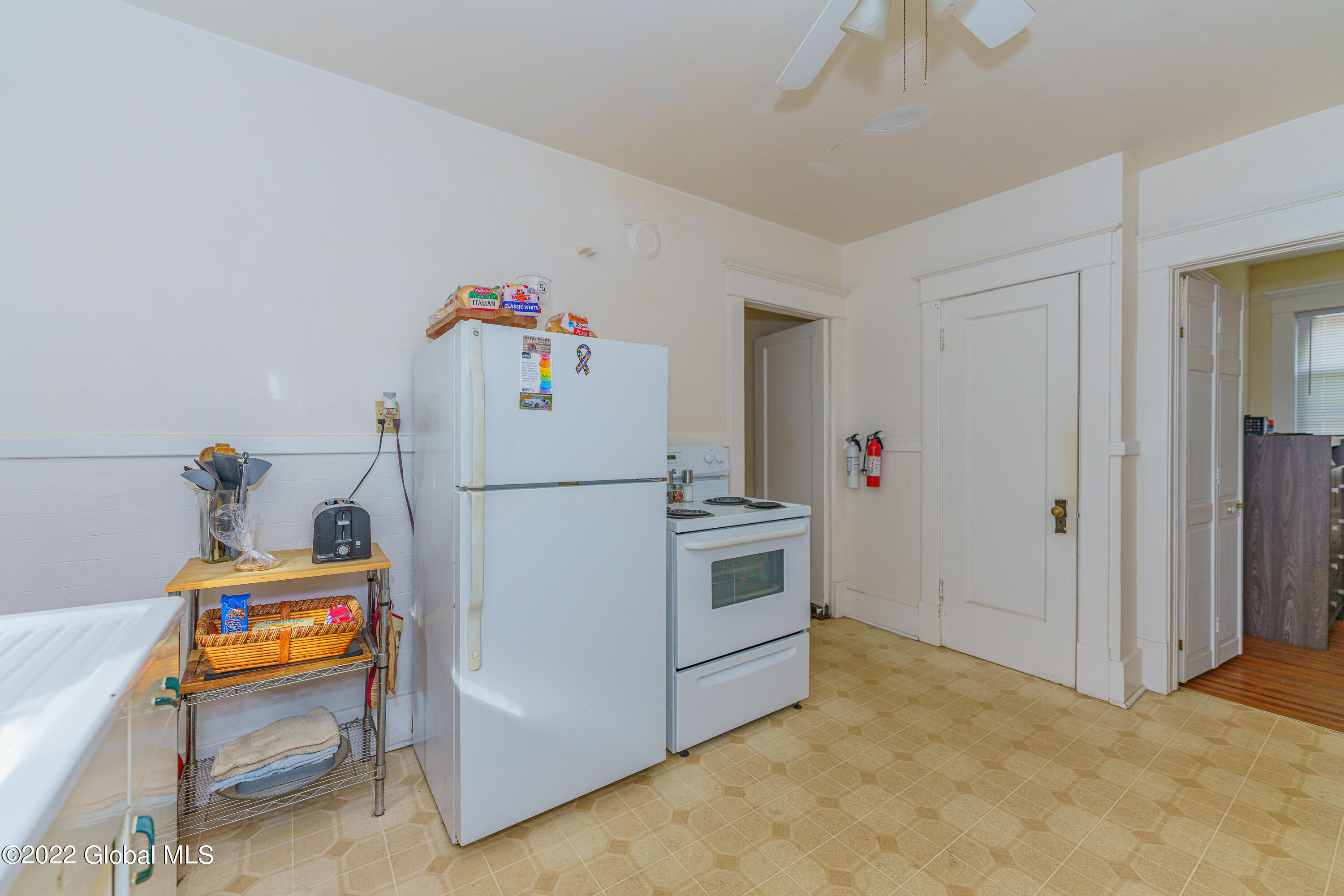 1473 Rugby Road Schenectady, NY 12308 - Photo 14 of 42 1 Apt Up 11