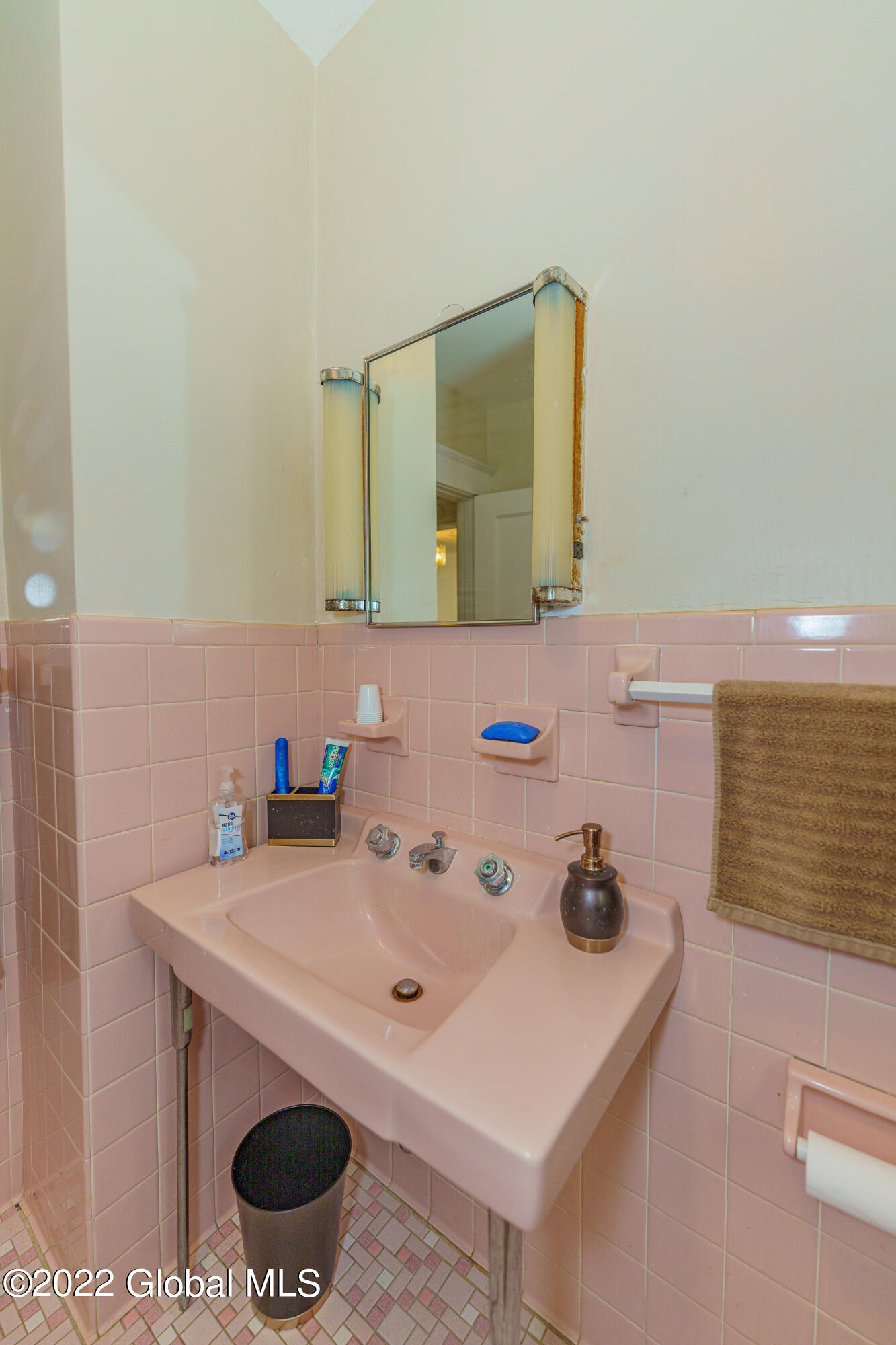 1473 Rugby Road Schenectady, NY 12308 - Photo 18 of 42 1 Apt Up 15