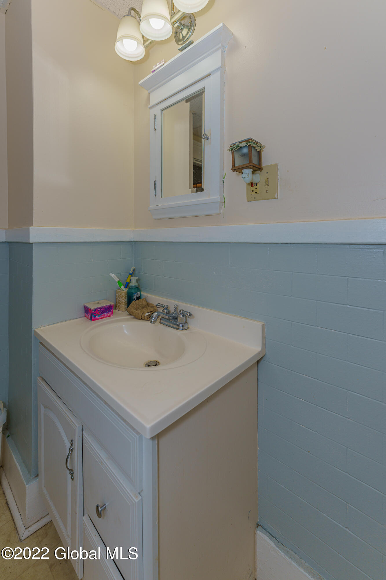 1473 Rugby Road Schenectady, NY 12308 - Photo 38 of 42 2 Apt Down 15