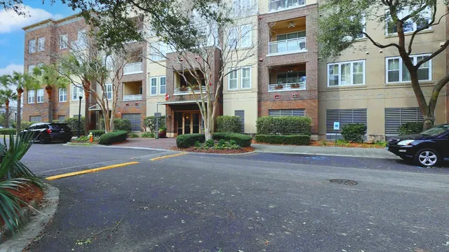 $2,650 | 200 River Landing Drive, Unit 104F, Charleston, SC 29492