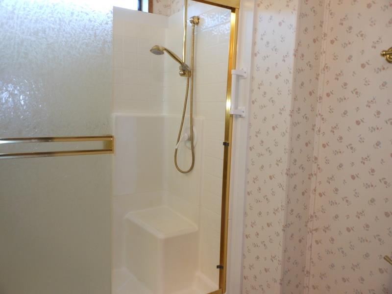 10073 Dalewood Way Grass Valley, CA 95949 - Photo 15 of 34 a bathroom with a shower