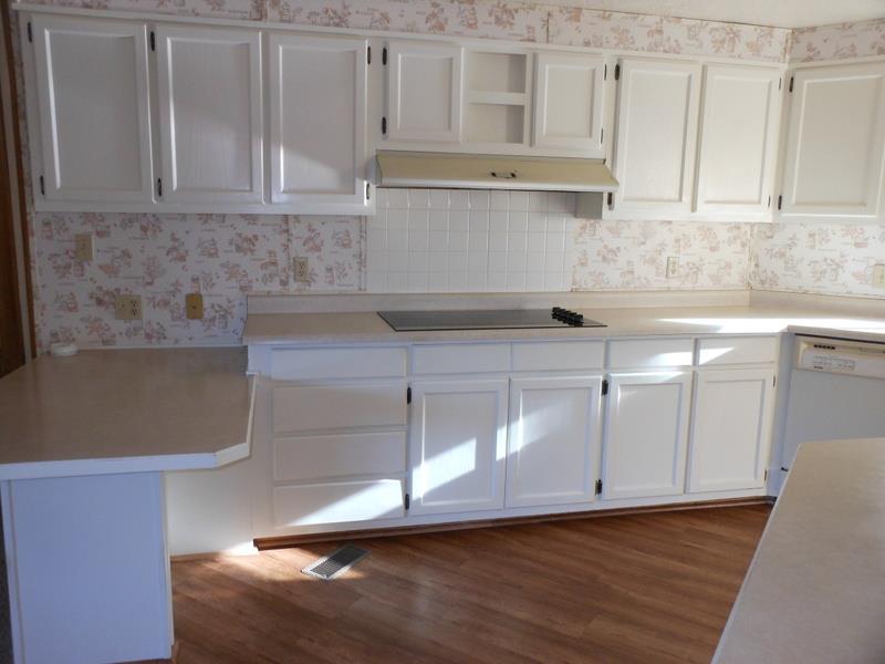 10073 Dalewood Way Grass Valley, CA 95949 - Photo 4 of 34 a kitchen with granite countertop white cabinets and a stove