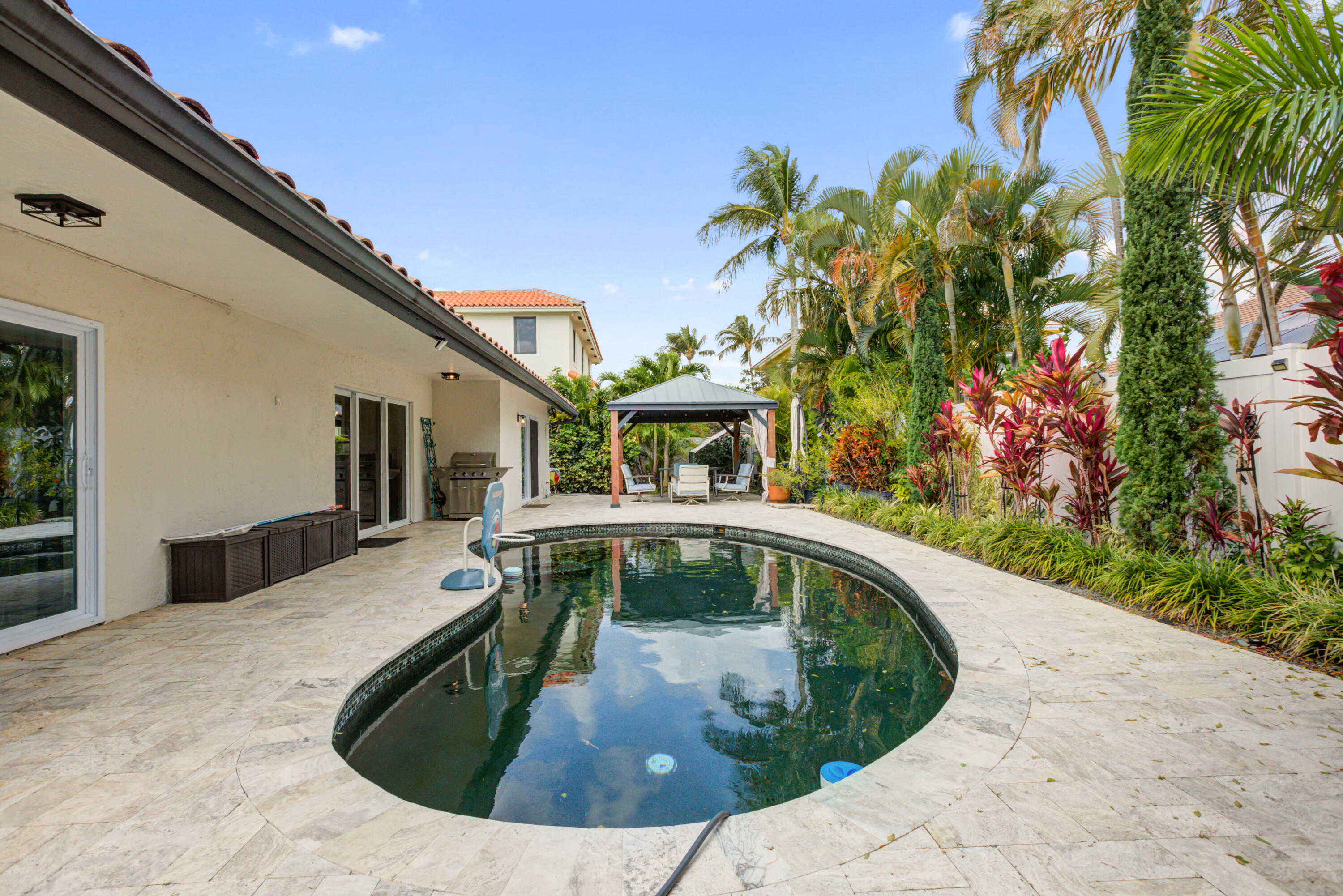 365 Redwood Lane Boca Raton, FL 33487 - Photo 8 of 31 Backyard Exterior