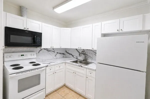 $1,950 | 7190 West 11th Court, Unit 4, Hialeah, FL 33014