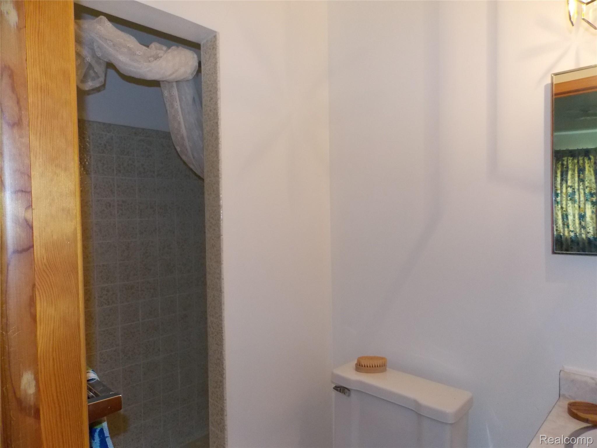 350 Shadywood Road Rochester, MI 48307 - Photo 21 of 27 DSCN3749.JPG