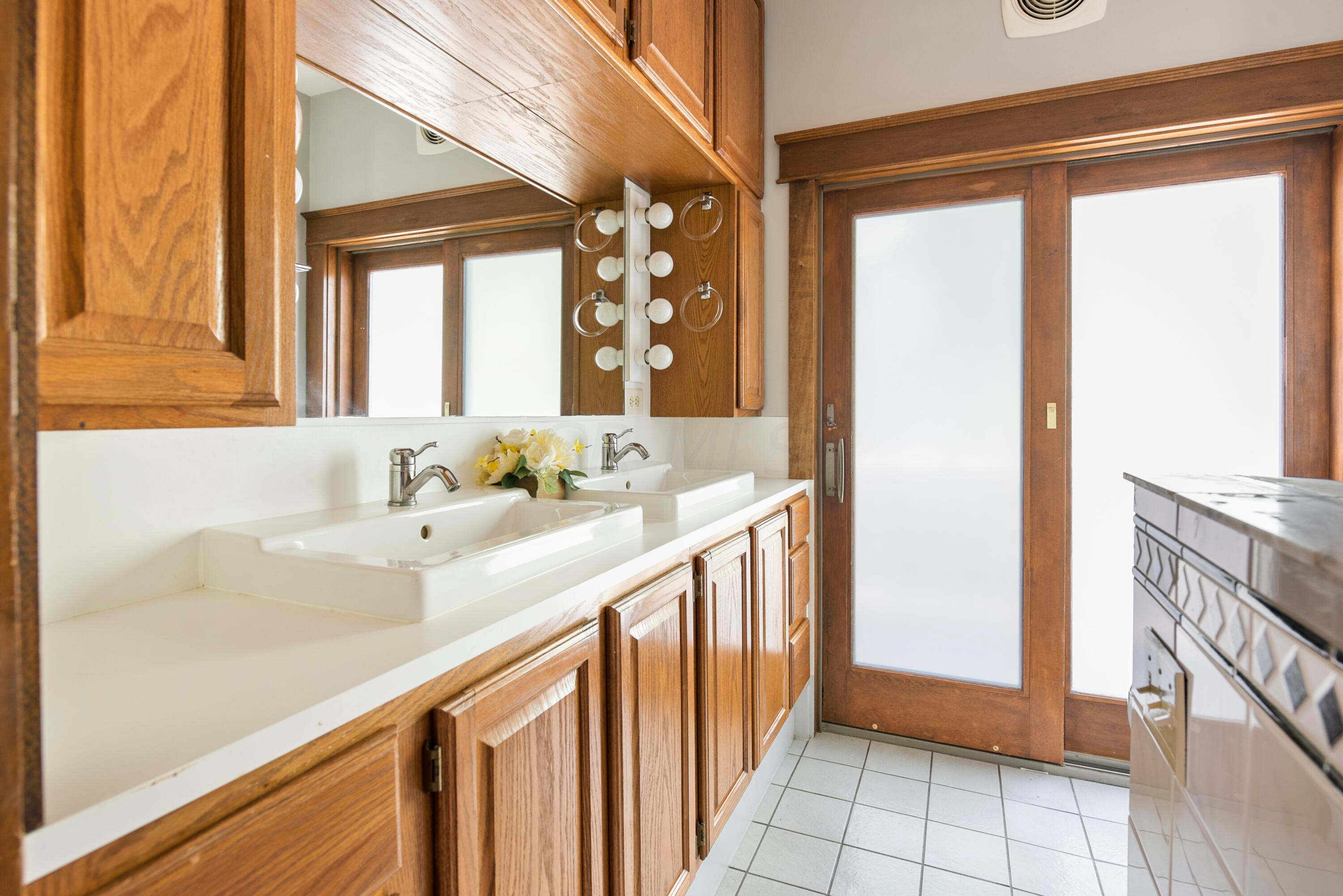 5300 Linworth Road Columbus, OH 43235 - Photo 28 of 64 Primary Bath