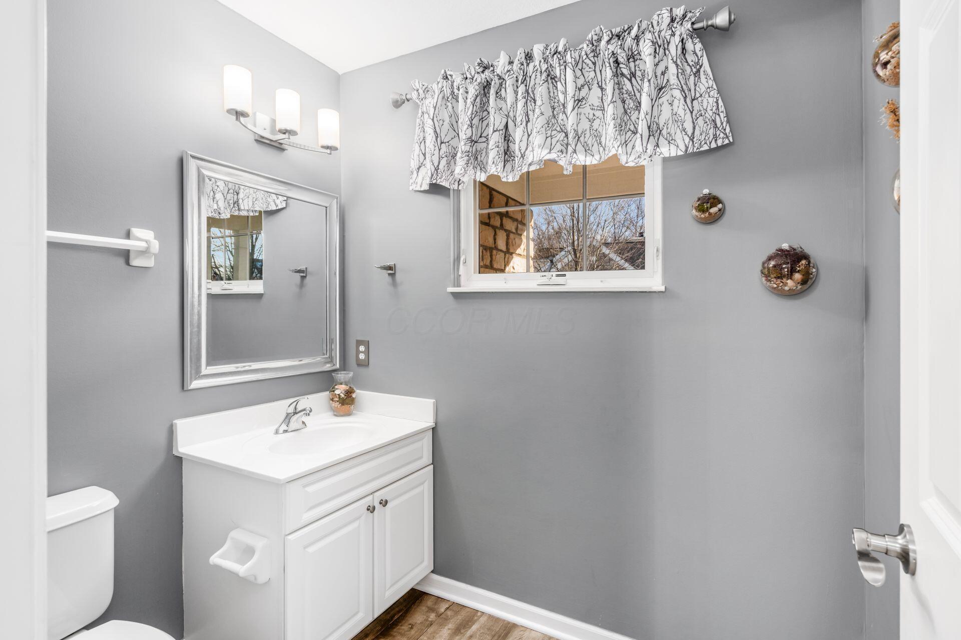 360 Sycamore Ridge Way, Unit 360 Columbus, OH 43230 - Photo 9 of 19 powder room