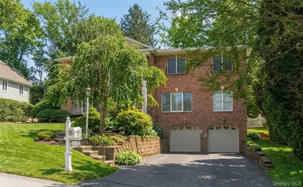 $2,695,000 | 4 Peachtree Lane, Roslyn, NY 11576