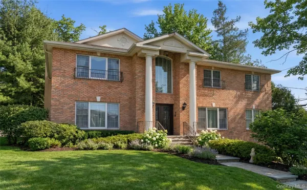 $2,998,000 | 4 Peachtree Lane, Roslyn, NY 11576