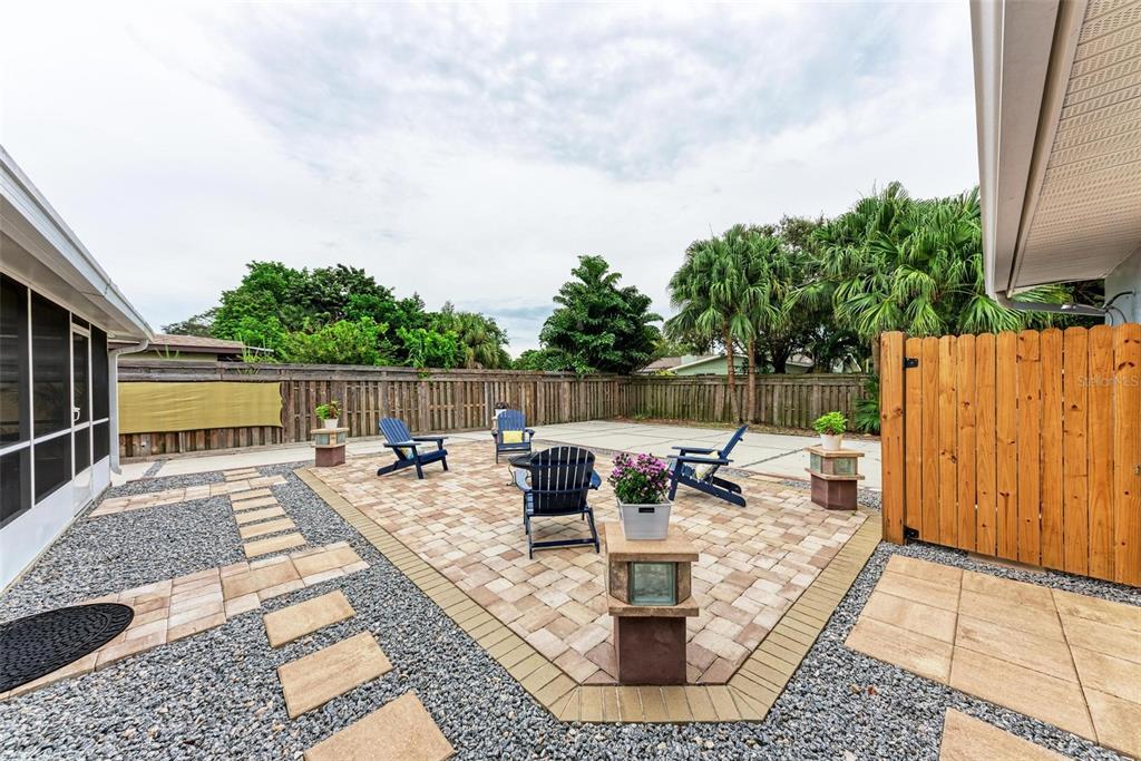 6715 12th Avenue Northwest Bradenton, FL 34209 - Photo 38 of 43 swimming pool view with sitting space and garden view