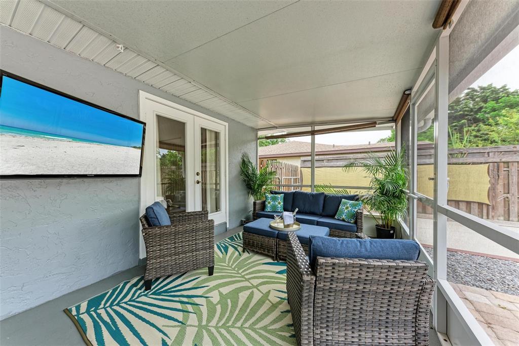 6715 12th Avenue Northwest Bradenton, FL 34209 - Photo 39 of 43 a living room with furniture