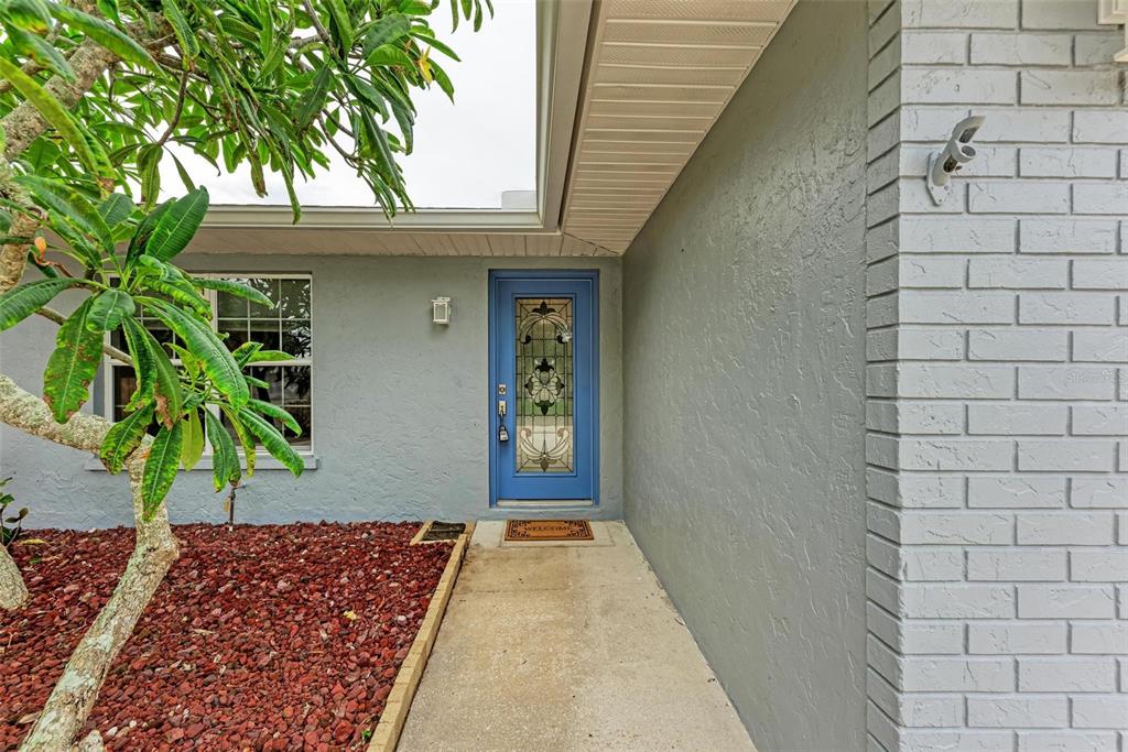 6715 12th Avenue Northwest Bradenton, FL 34209 - Photo 5 of 43 a view of entryway with a tree