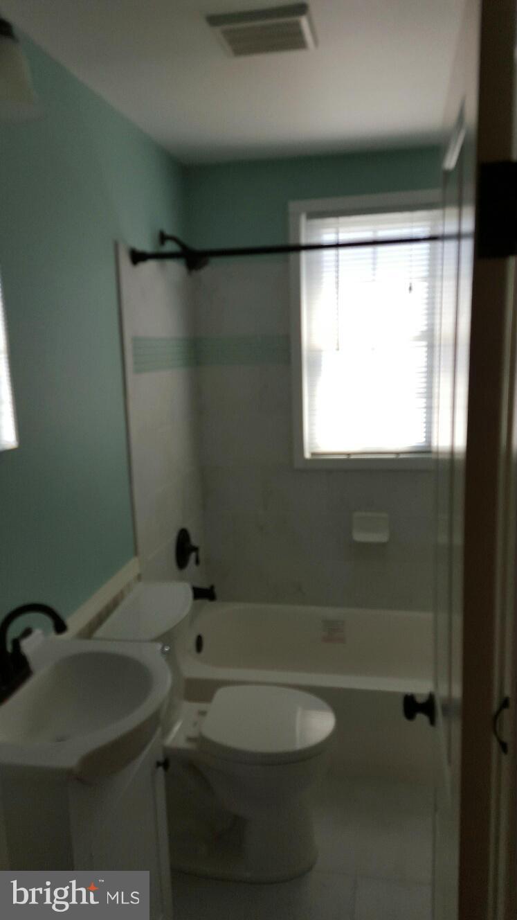 429 Westfield Road Baltimore, MD 21222 - Photo 14 of 25 Bath