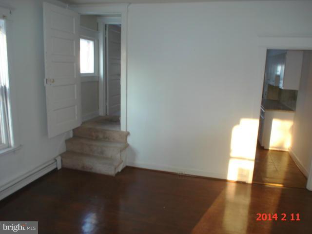 427 Ridge Avenue Hagerstown, MD 21740 - Photo 6 of 15 Living Room