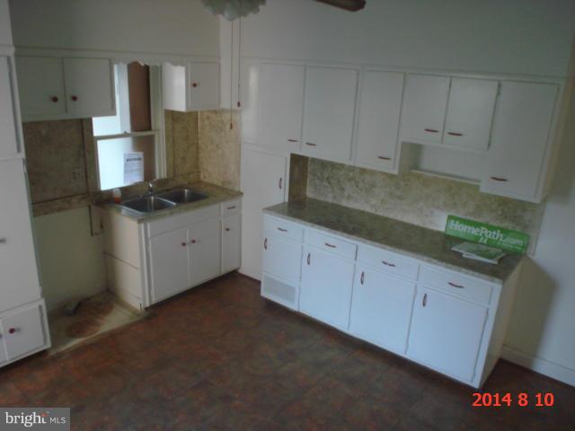 427 Ridge Avenue Hagerstown, MD 21740 - Photo 8 of 15 Kitchen
