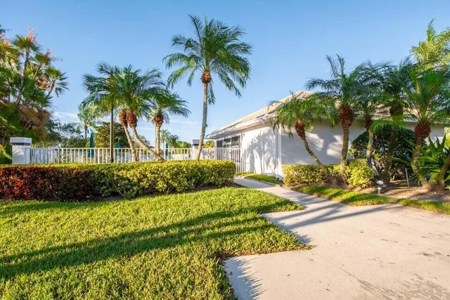 $229,500 | 1246 Northwest Sun Terrace Circle, Unit 14D, Port St. Lucie, FL 34986