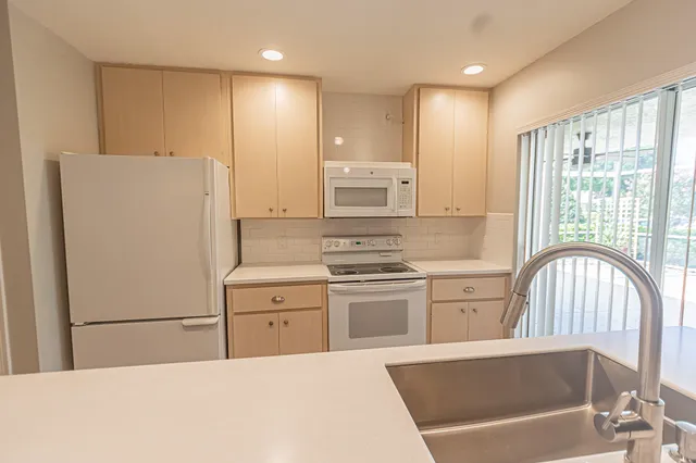 $229,500 | 1246 Northwest Sun Terrace Circle, Unit 14D, Port St. Lucie, FL 34986