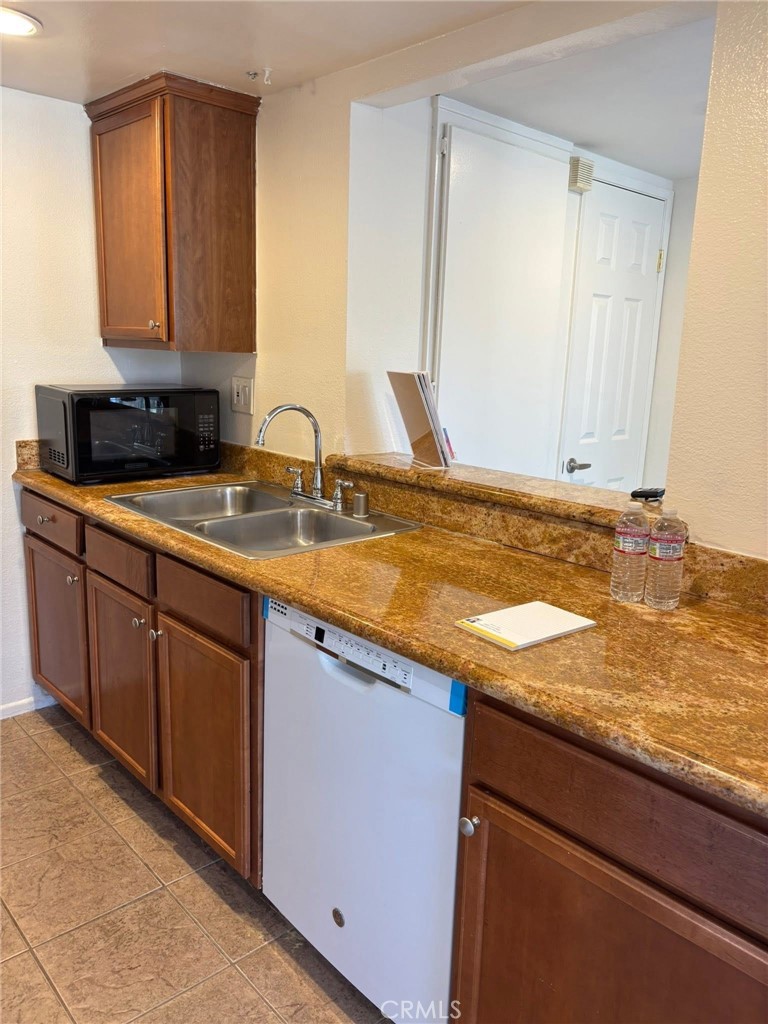 1110 West Blaine Street, Unit 102 Riverside, CA 92507 - Photo 10 of 26