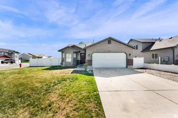 $2,695 | 2575 Athena Drive, Magna, UT 84044