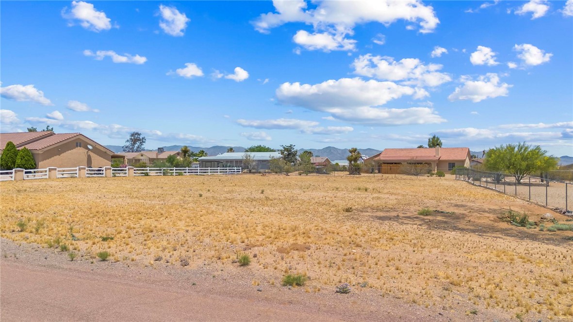 3654 Saturn Road Golden Valley, AZ 86413 - Photo 2 of 16