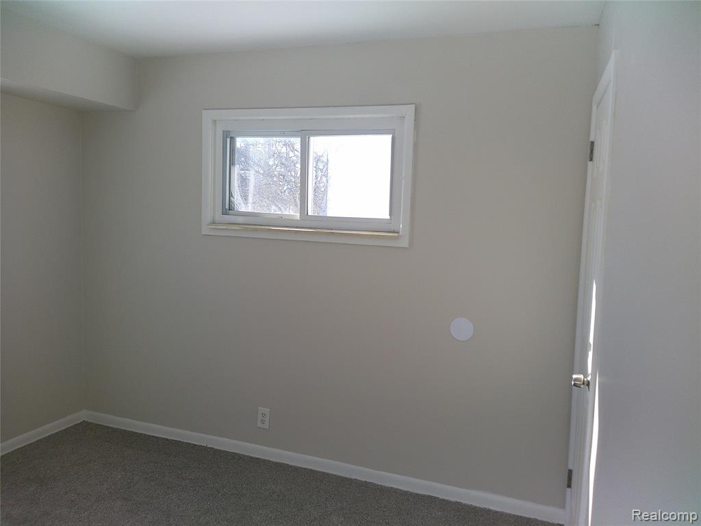 846 West Hemphill Road Flint, MI 48507 - Photo 8 of 20