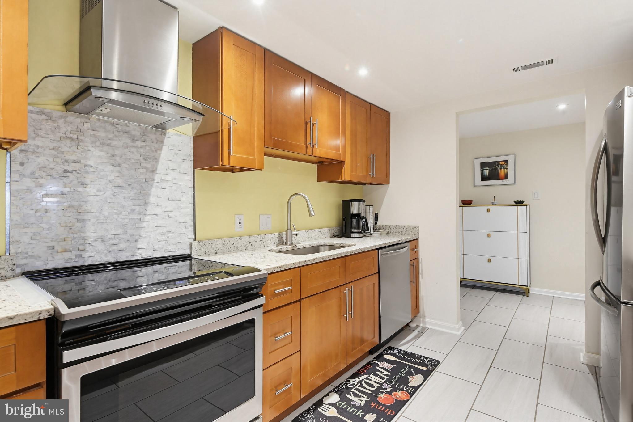 1040 Deer Ridge Drive, Unit 208 Baltimore, MD 21210 - Photo 10 of 30 Contemporary stove exhaust