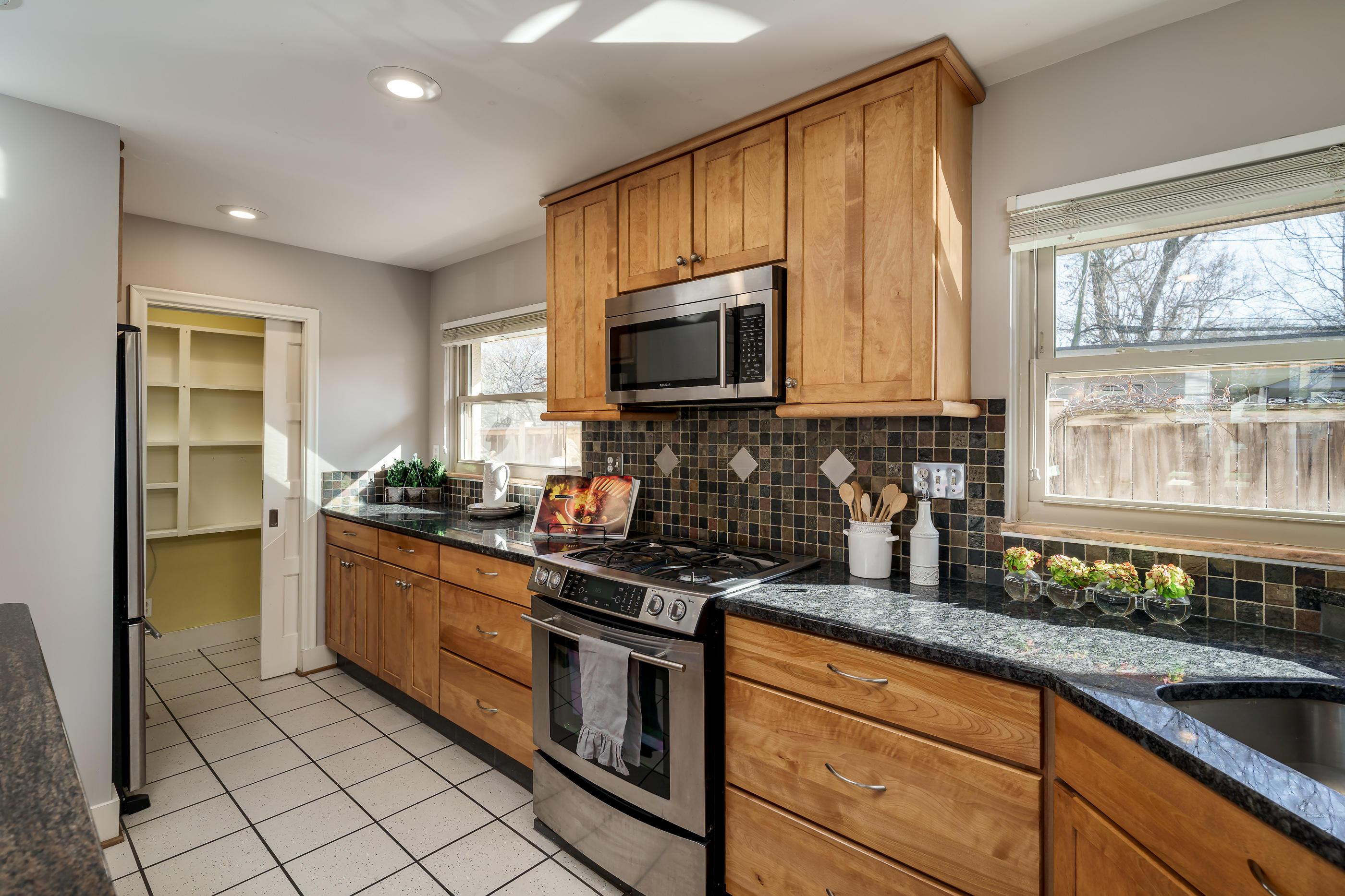 1821 Suffolk Road Columbus, OH 43221 - Photo 12 of 37 Gallery Image 12