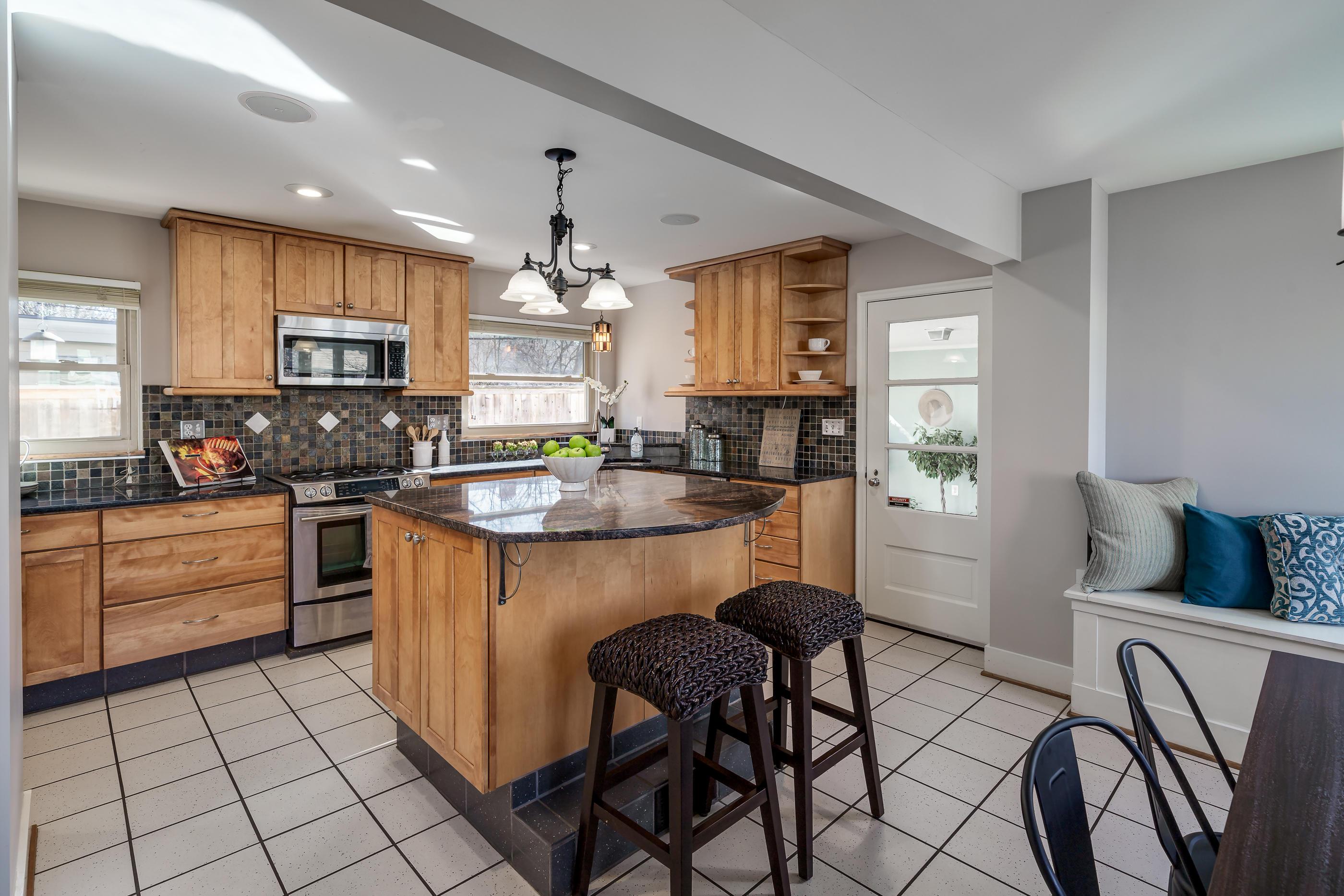 1821 Suffolk Road Columbus, OH 43221 - Photo 10 of 37 Gallery Image 10