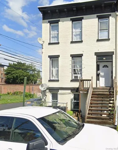 a view of a house with backyard and porch