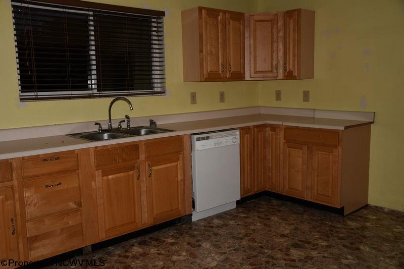 1724 Little Birch Road Sutton, WV 26601 - Photo 4 of 14 Gallery Image 4