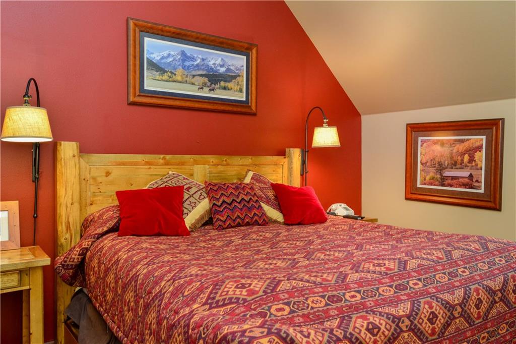 129 River Run Road, Unit 8073 Keystone, CO 80435 - Photo 7 of 16 a bedroom with a bed and a lamp