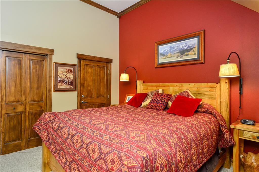 129 River Run Road, Unit 8073 Keystone, CO 80435 - Photo 9 of 16 a bedroom with a large bed and a lamp
