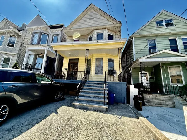 $2,450 | 183 Fairview Avenue, Unit 1, Jersey City, NJ 07304