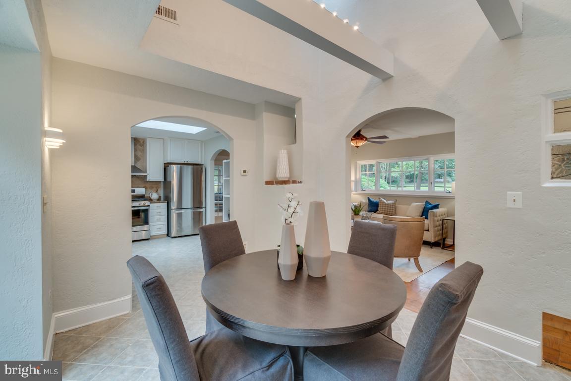 7223 Tanager Street Springfield, VA 22150 - Photo 13 of 25 Dining Room with built in light package