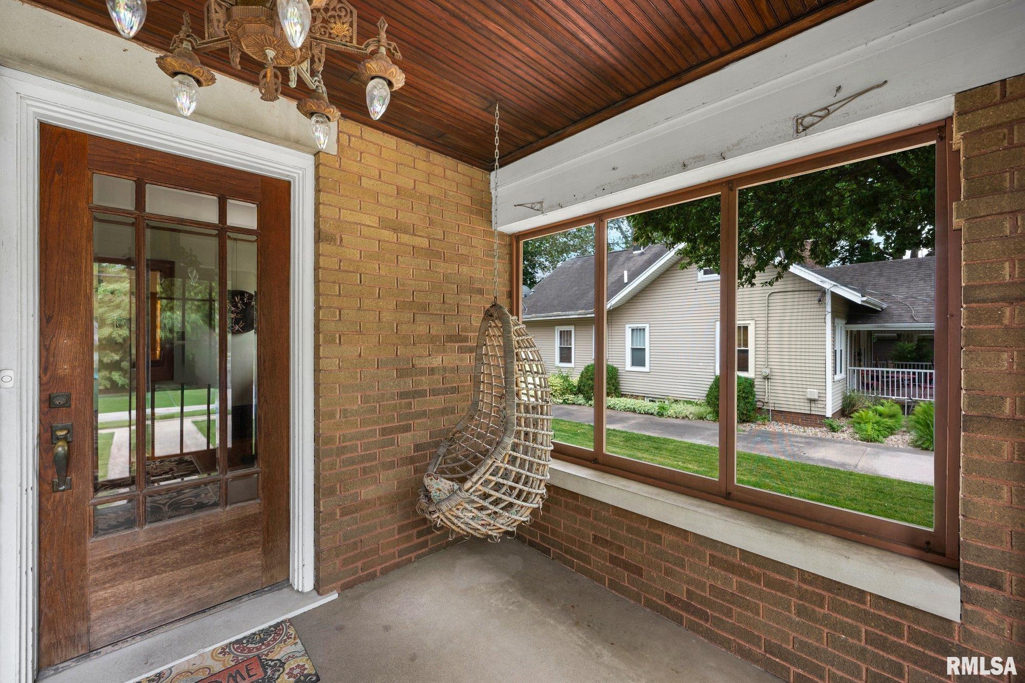 605 North Main Street Washington, IL 61571 - Photo 2 of 64