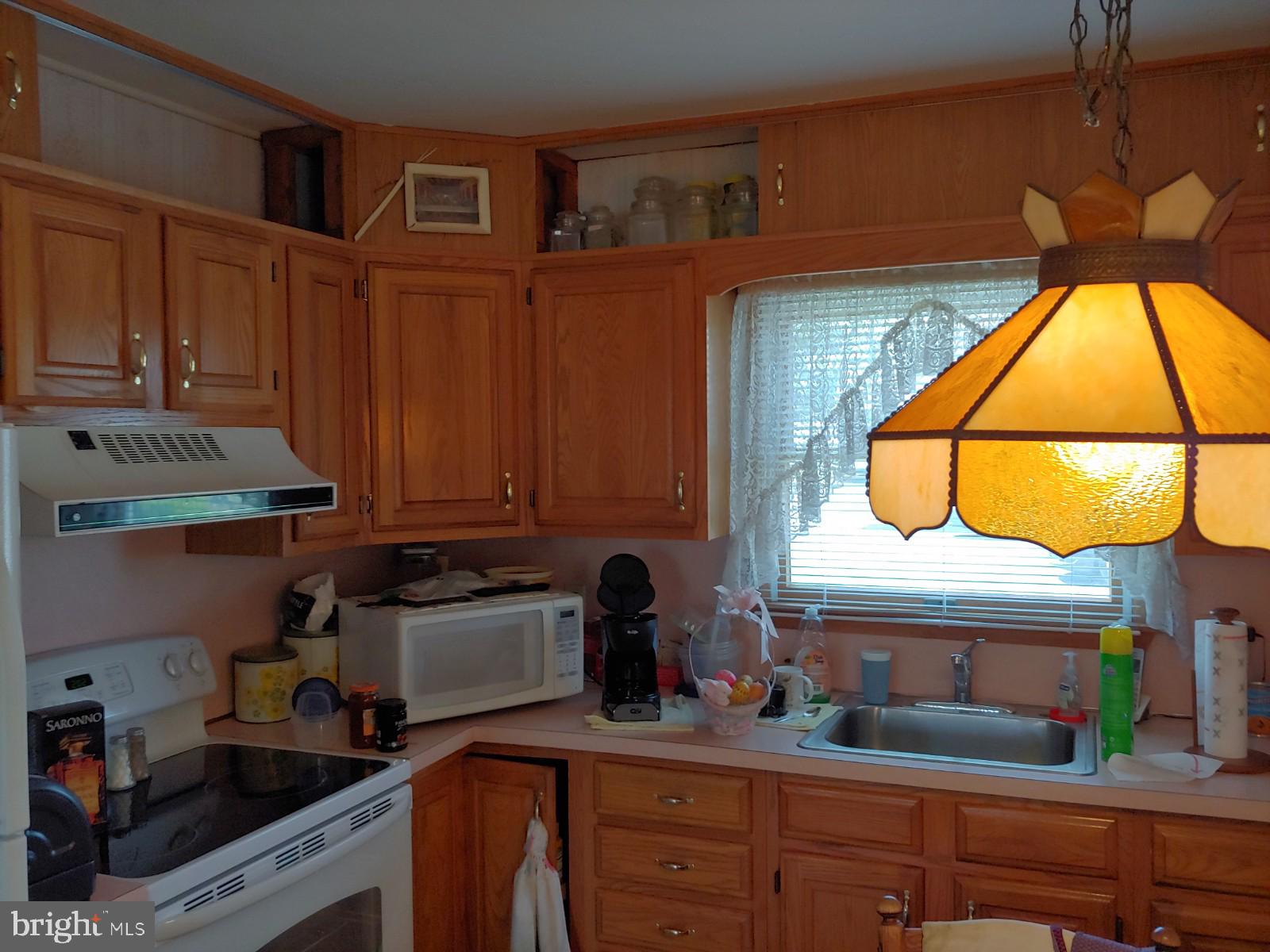 102 Goldengate Road Levittown, PA 19057 - Photo 2 of 3