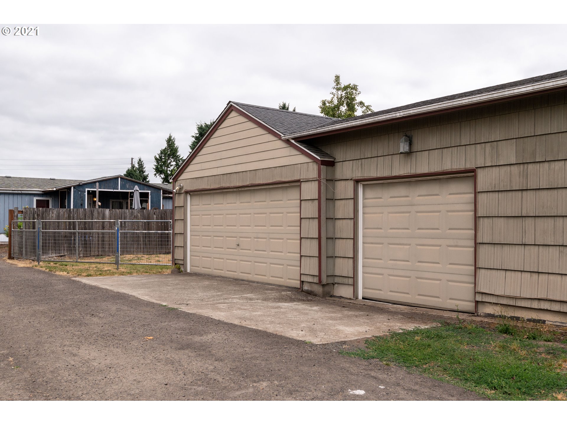 4954 E Street Springfield, OR 97478 - Photo 4 of 23 a view of a house with a small yard