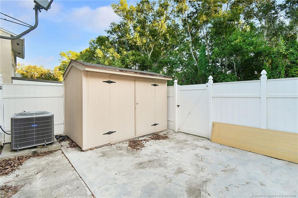 50 Southwest Blackburn Terrace, Unit 8 Stuart, FL 34997 - Photo 32 of 42 a view of backyard