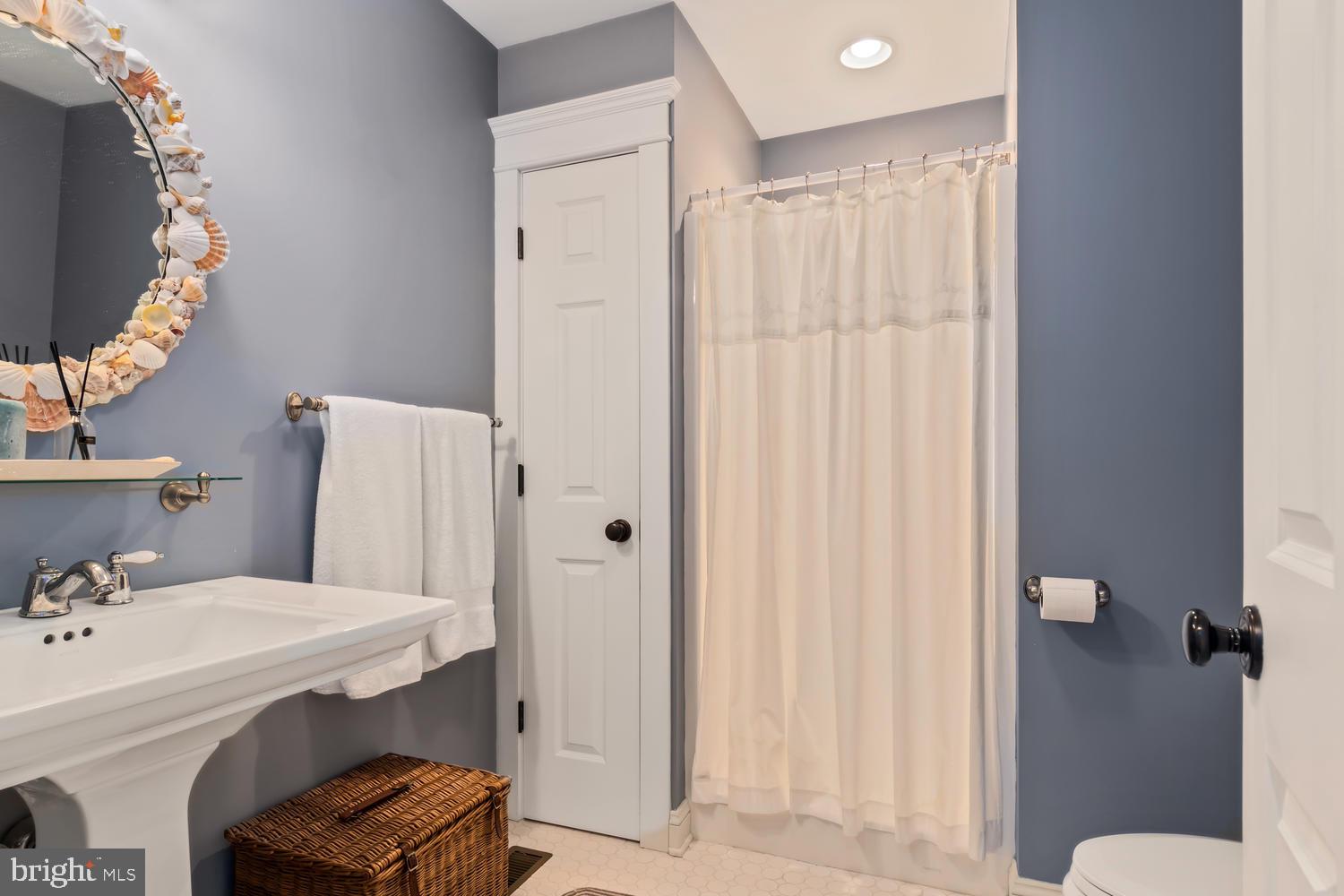 22453 Indian Point Road Bozman, MD 21612 - Photo 20 of 33 First floor bath