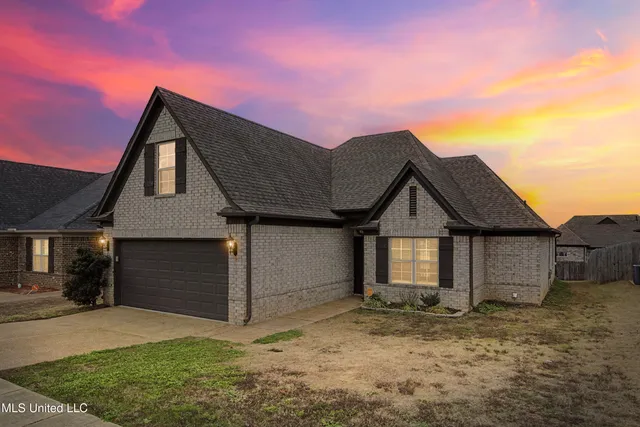 $269,900 | 7927 Ironwood Drive, Southaven, MS 38671