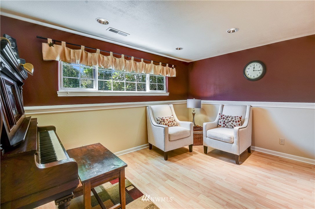 417 212th Street Southwest Bothell, WA 98021 - Photo 17 of 28 a living room with furniture