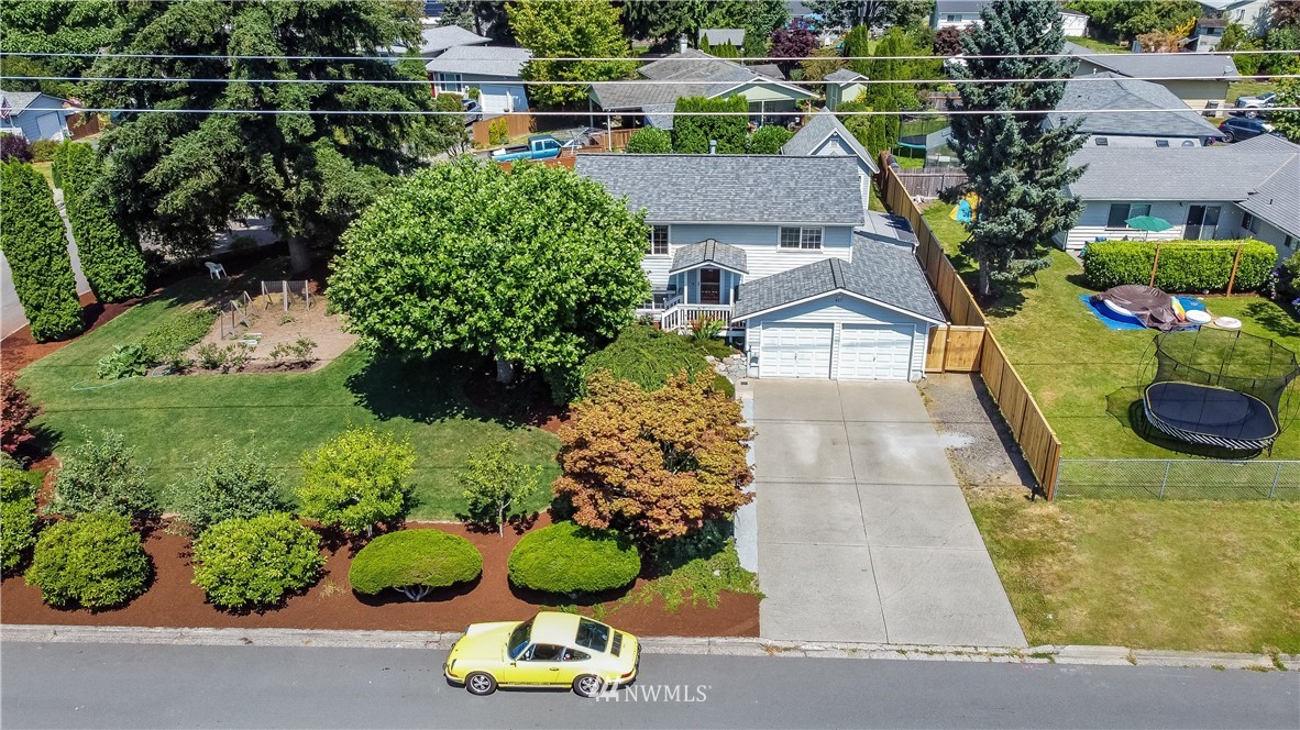 417 212th Street Southwest Bothell, WA 98021 - Photo 26 of 28 a view of a garden with plants
