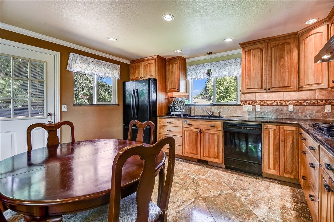 417 212th Street Southwest Bothell, WA 98021 - Photo 6 of 28 a kitchen with granite countertop a stove and a refrigerator
