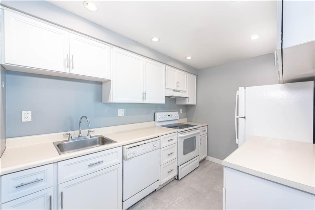 505 Hunters Path Road, Unit 23 Bridgeville, PA 15017 - Photo 2 of 22