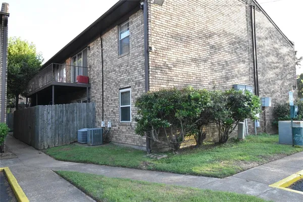 $98,000 | 1820 East Kings Highway, Shreveport, LA 71105