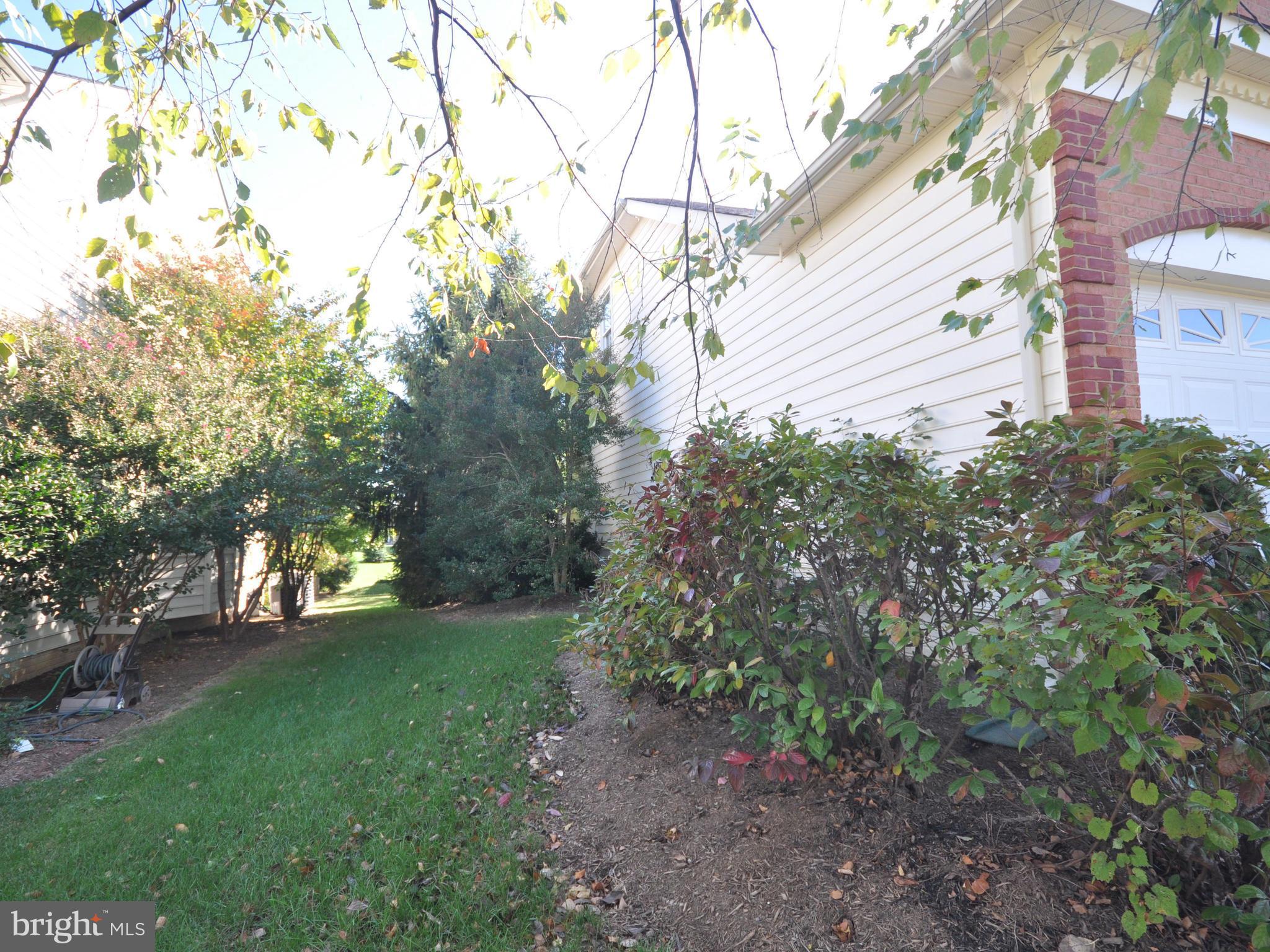 22612 Conklin Ridge Court Ashburn, VA 20148 - Photo 30 of 30 Side Yard